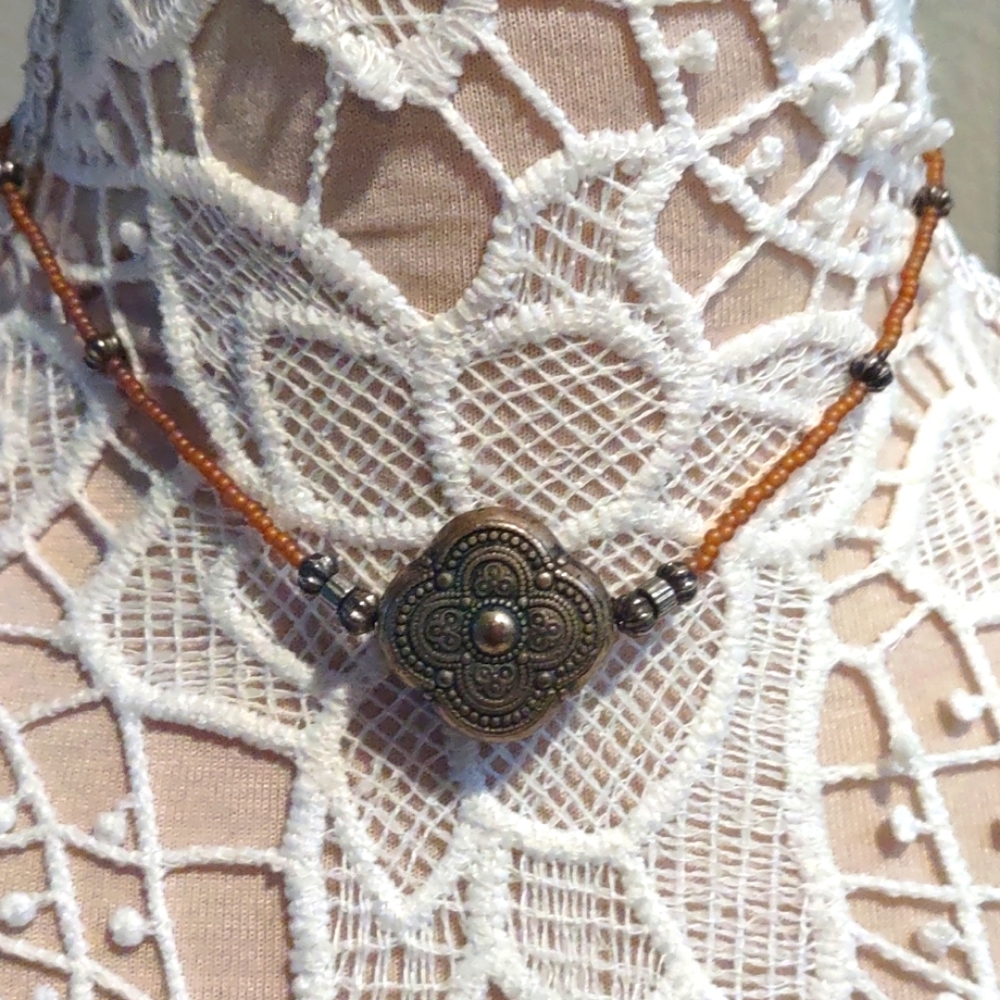 Ornate vintage lucite medallion choker necklace - Picture 3 of 7